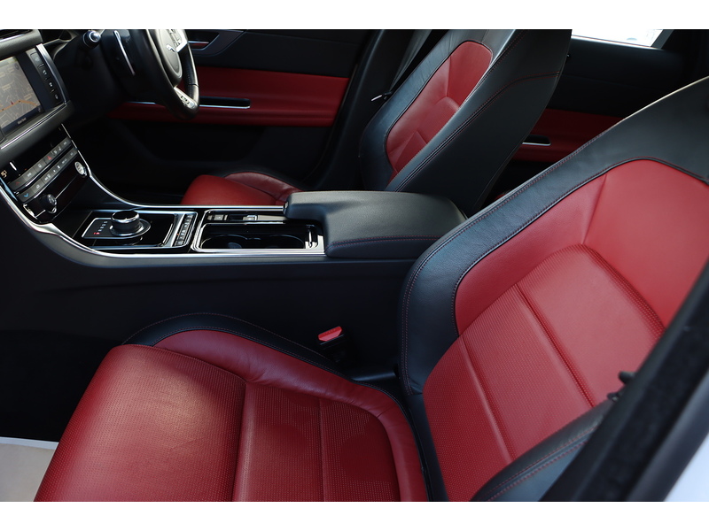 Jaguar 2.0I R-SPORT SALOON 4DR PETROL AUTO HEATED SEATS SATELLITE NAVIGATION BLUETOOTH DAB STEREO USB INPUT PARKING AIDS ONLY 40000 MILES SH NO ULEZ CHARGE 72-74 Mitcham Road