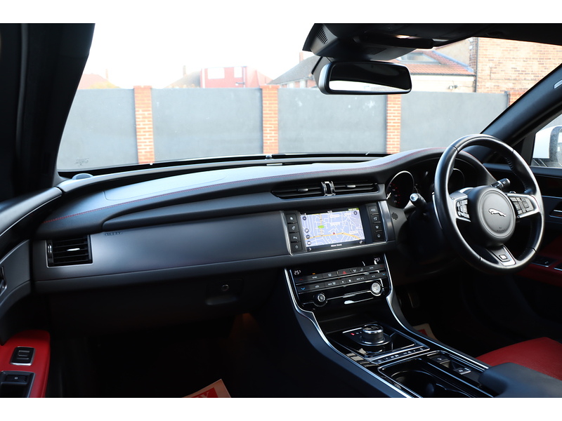 Jaguar 2.0I R-SPORT SALOON 4DR PETROL AUTO HEATED SEATS SATELLITE NAVIGATION BLUETOOTH DAB STEREO USB INPUT PARKING AIDS ONLY 40000 MILES SH NO ULEZ CHARGE 72-74 Mitcham Road