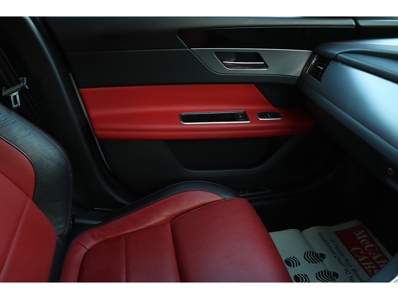 Jaguar 2.0I R-SPORT SALOON 4DR PETROL AUTO HEATED SEATS SATELLITE NAVIGATION BLUETOOTH DAB STEREO USB INPUT PARKING AIDS ONLY 40000 MILES SH NO ULEZ CHARGE 72-74 Mitcham Road