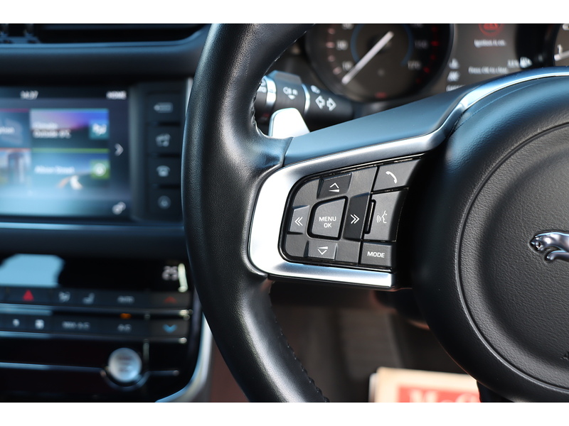 Jaguar 2.0I R-SPORT SALOON 4DR PETROL AUTO HEATED SEATS SATELLITE NAVIGATION BLUETOOTH DAB STEREO USB INPUT PARKING AIDS ONLY 40000 MILES SH NO ULEZ CHARGE 72-74 Mitcham Road