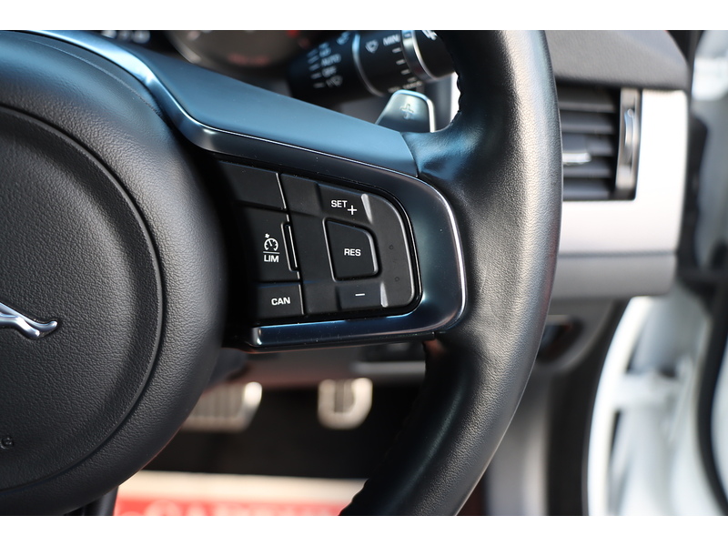 Jaguar 2.0I R-SPORT SALOON 4DR PETROL AUTO HEATED SEATS SATELLITE NAVIGATION BLUETOOTH DAB STEREO USB INPUT PARKING AIDS ONLY 40000 MILES SH NO ULEZ CHARGE 72-74 Mitcham Road