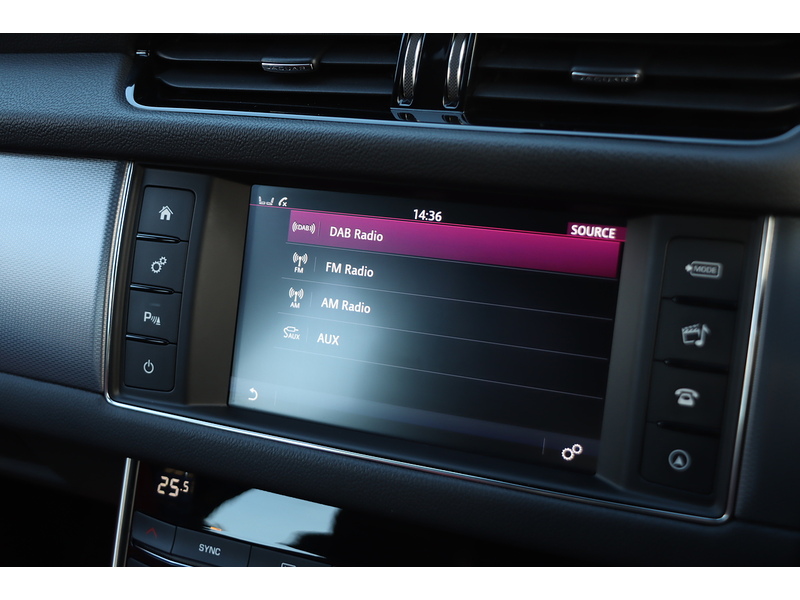 Jaguar 2.0I R-SPORT SALOON 4DR PETROL AUTO HEATED SEATS SATELLITE NAVIGATION BLUETOOTH DAB STEREO USB INPUT PARKING AIDS ONLY 40000 MILES SH NO ULEZ CHARGE 72-74 Mitcham Road