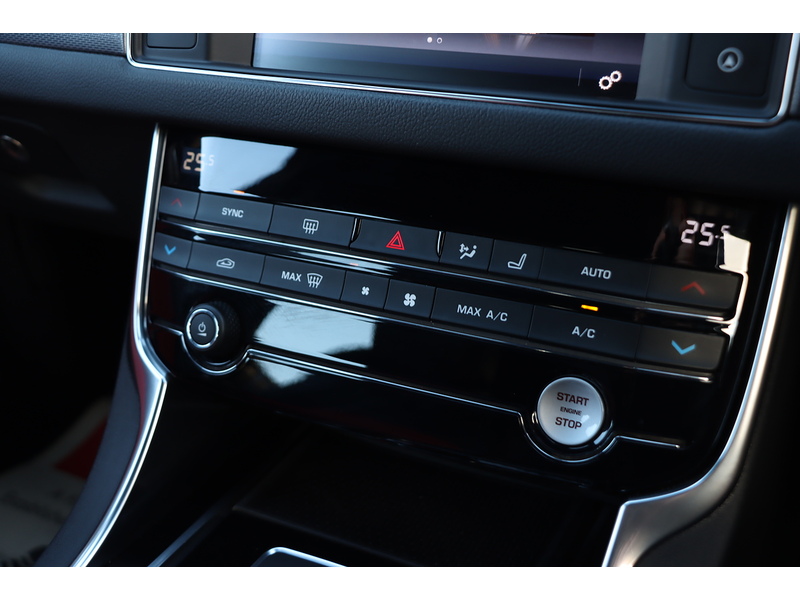 Jaguar 2.0I R-SPORT SALOON 4DR PETROL AUTO HEATED SEATS SATELLITE NAVIGATION BLUETOOTH DAB STEREO USB INPUT PARKING AIDS ONLY 40000 MILES SH NO ULEZ CHARGE 72-74 Mitcham Road