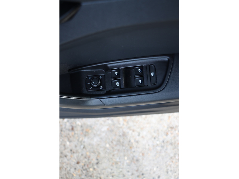 Audi 1.0 TFSI 25 TECHNIK SPORTBACK 5DR PETROL MANUAL SATNAV BLUETOOTH DAB RADIO APPLE CARPLAY PARKING AIDS JUST 1 OWNER ONLY 35000 MILES FSH NO ULEZ CHARGE 72-74 Mitcham Road