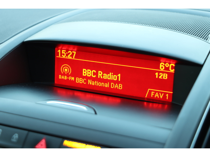 Vauxhall 1.8 16V EXCLUSIV MPV 5DR PETROL MANUAL 7 SEATER CD PLAYER DAB STEREO USB INPUT PARKING AIDS SAME OWNER FOR 3 YEARS ONLY 76000 MILES SH NO ULEZ CHARGE 72-74 Mitcham Road