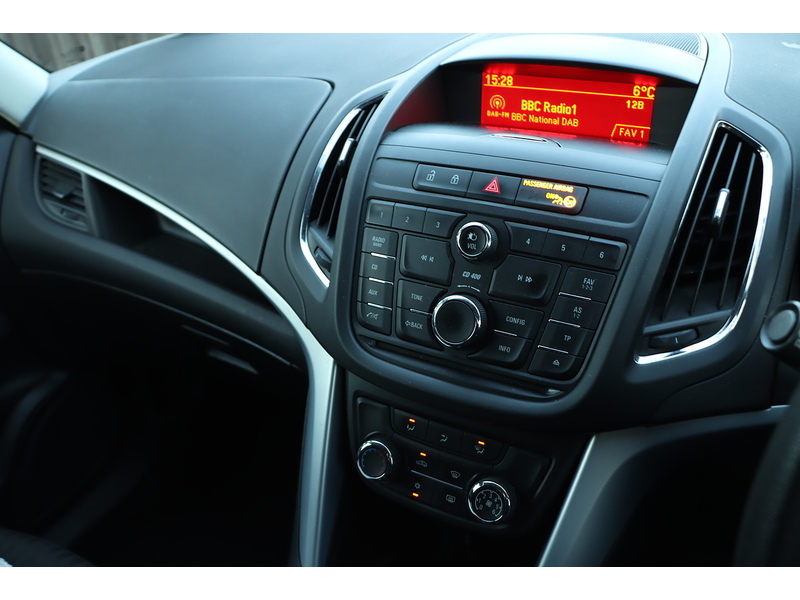 Vauxhall 1.8 16V EXCLUSIV MPV 5DR PETROL MANUAL 7 SEATER CD PLAYER DAB STEREO USB INPUT PARKING AIDS SAME OWNER FOR 3 YEARS ONLY 76000 MILES SH NO ULEZ CHARGE 72-74 Mitcham Road