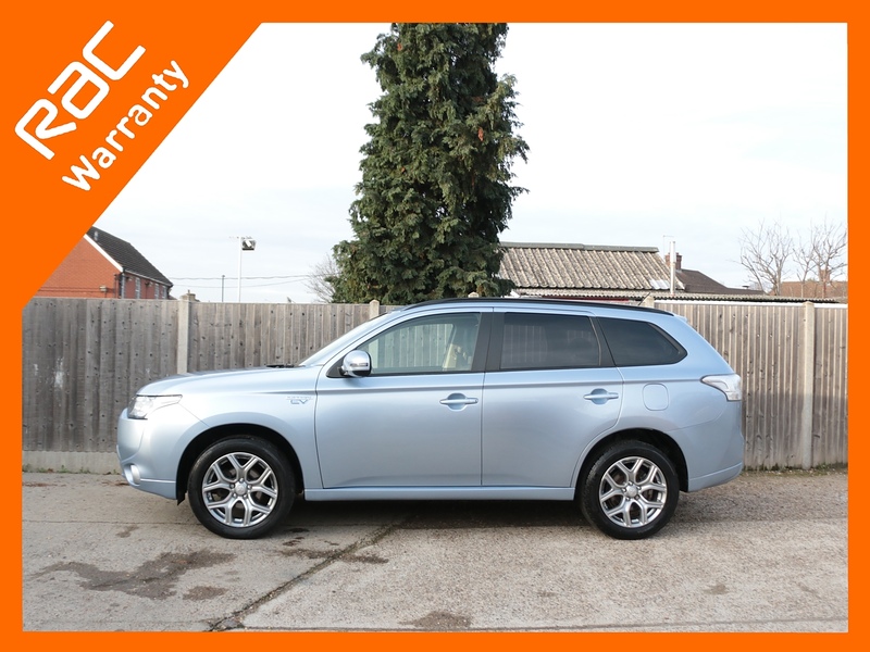 Mitsubishi 2.0 PHEV GX 3H ESTATE SEMI PETROL/ELECTRIC AUTO BLUETOOTH STEREO CD PLAYER PARKING AIDS SAME OWNER FOR 3 YEARS SH JUST £20 ROAD TAX NO ULEZ CHARGE 72-74 Mitcham Road