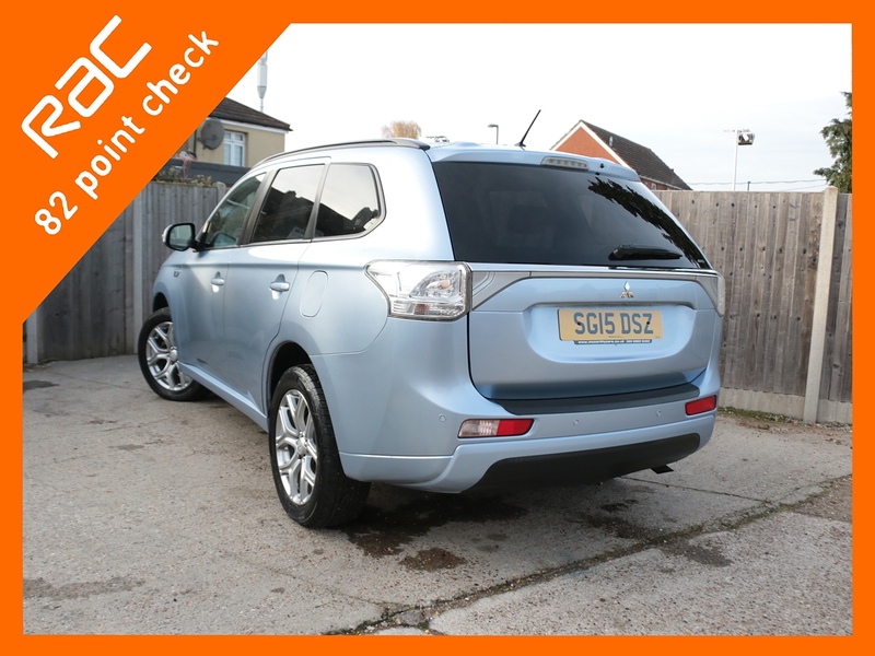 Mitsubishi 2.0 PHEV GX 3H ESTATE SEMI PETROL/ELECTRIC AUTO BLUETOOTH STEREO CD PLAYER PARKING AIDS SAME OWNER FOR 3 YEARS SH JUST £20 ROAD TAX NO ULEZ CHARGE 72-74 Mitcham Road