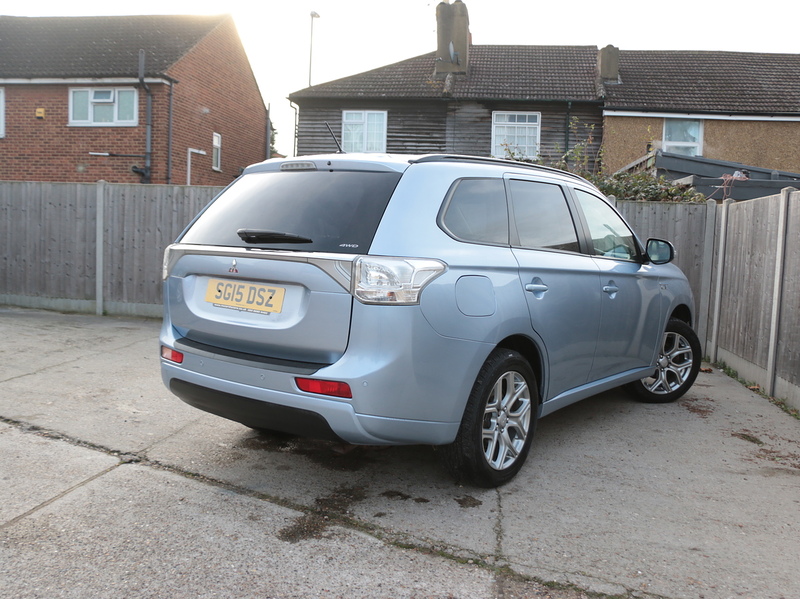 Mitsubishi 2.0 PHEV GX 3H ESTATE SEMI PETROL/ELECTRIC AUTO BLUETOOTH STEREO CD PLAYER PARKING AIDS SAME OWNER FOR 3 YEARS SH JUST £20 ROAD TAX NO ULEZ CHARGE 72-74 Mitcham Road