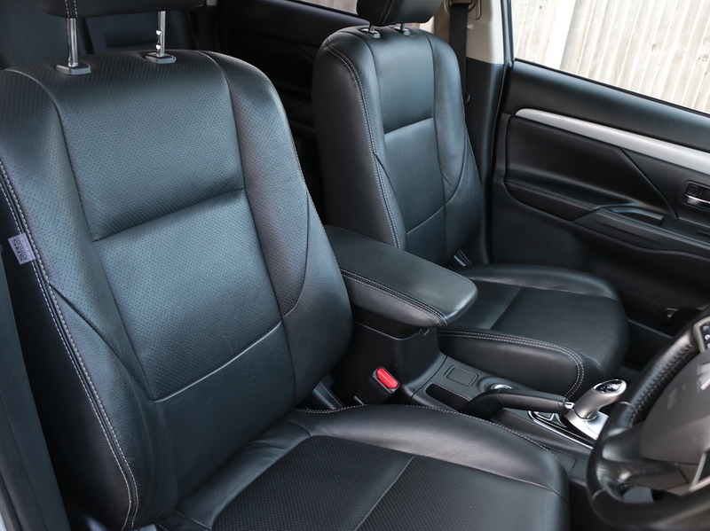 Mitsubishi 2.0 PHEV GX 3H ESTATE SEMI PETROL/ELECTRIC AUTO BLUETOOTH STEREO CD PLAYER PARKING AIDS SAME OWNER FOR 3 YEARS SH JUST £20 ROAD TAX NO ULEZ CHARGE 72-74 Mitcham Road