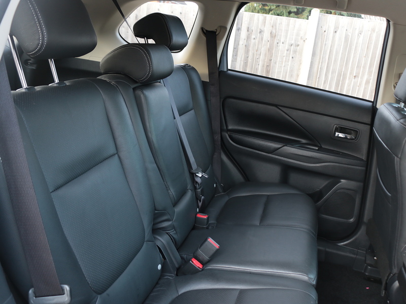 Mitsubishi 2.0 PHEV GX 3H ESTATE SEMI PETROL/ELECTRIC AUTO BLUETOOTH STEREO CD PLAYER PARKING AIDS SAME OWNER FOR 3 YEARS SH JUST £20 ROAD TAX NO ULEZ CHARGE 72-74 Mitcham Road