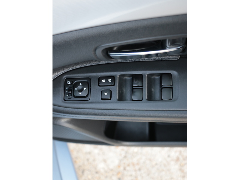 Mitsubishi 2.0 PHEV GX 3H ESTATE SEMI PETROL/ELECTRIC AUTO BLUETOOTH STEREO CD PLAYER PARKING AIDS SAME OWNER FOR 3 YEARS SH JUST £20 ROAD TAX NO ULEZ CHARGE 72-74 Mitcham Road