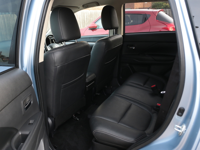 Mitsubishi 2.0 PHEV GX 3H ESTATE SEMI PETROL/ELECTRIC AUTO BLUETOOTH STEREO CD PLAYER PARKING AIDS SAME OWNER FOR 3 YEARS SH JUST £20 ROAD TAX NO ULEZ CHARGE 72-74 Mitcham Road