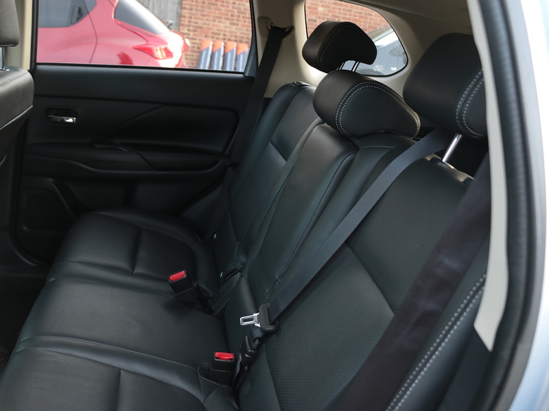 Mitsubishi 2.0 PHEV GX 3H ESTATE SEMI PETROL/ELECTRIC AUTO BLUETOOTH STEREO CD PLAYER PARKING AIDS SAME OWNER FOR 3 YEARS SH JUST £20 ROAD TAX NO ULEZ CHARGE 72-74 Mitcham Road