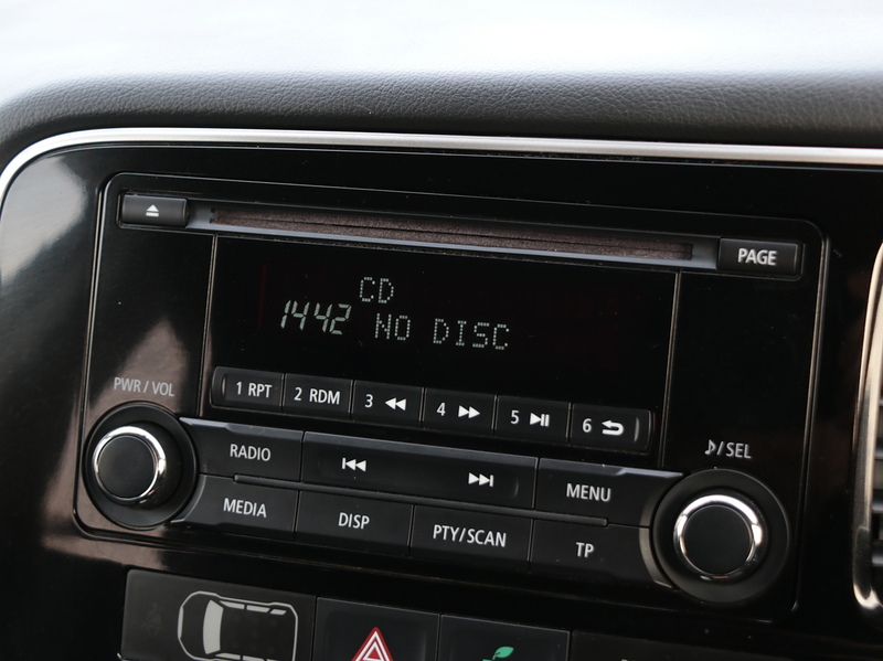 Mitsubishi 2.0 PHEV GX 3H ESTATE SEMI PETROL/ELECTRIC AUTO BLUETOOTH STEREO CD PLAYER PARKING AIDS SAME OWNER FOR 3 YEARS SH JUST £20 ROAD TAX NO ULEZ CHARGE 72-74 Mitcham Road