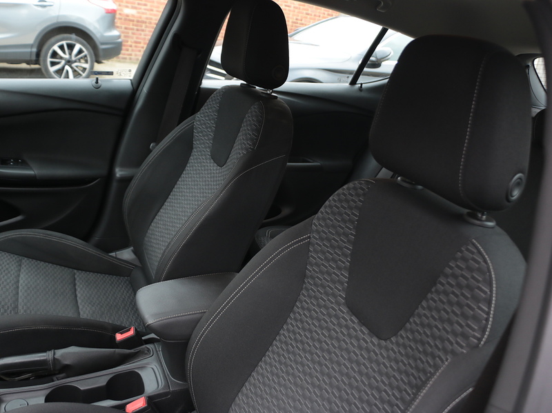 Vauxhall 1.4I TURBO SRI HATCHBACK 5DR PETROL AUTO SAT NAV BLUETOOTH DAB STEREO APPLE CARPLAY PARKING AIDS JUST 2 OWNERS ONLY 56000 MILES SH NO ULEZ CHARGE 72-74 Mitcham Road