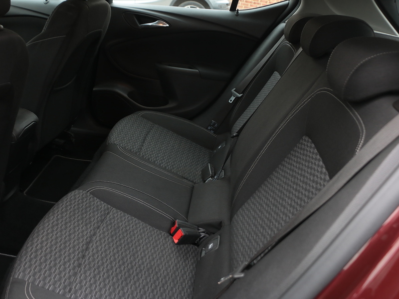 Vauxhall 1.4I TURBO SRI HATCHBACK 5DR PETROL AUTO SAT NAV BLUETOOTH DAB STEREO APPLE CARPLAY PARKING AIDS JUST 2 OWNERS ONLY 56000 MILES SH NO ULEZ CHARGE 72-74 Mitcham Road