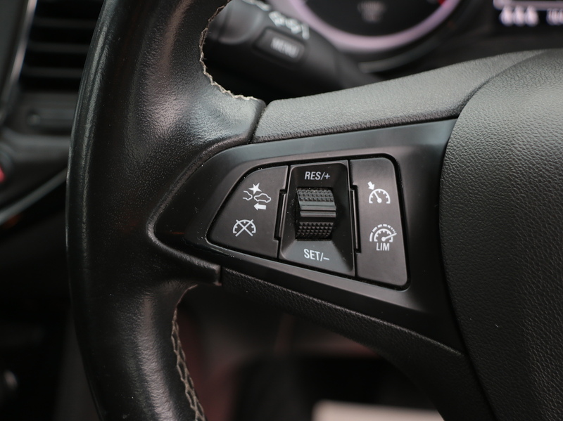 Vauxhall 1.4I TURBO SRI HATCHBACK 5DR PETROL AUTO SAT NAV BLUETOOTH DAB STEREO APPLE CARPLAY PARKING AIDS JUST 2 OWNERS ONLY 56000 MILES SH NO ULEZ CHARGE 72-74 Mitcham Road