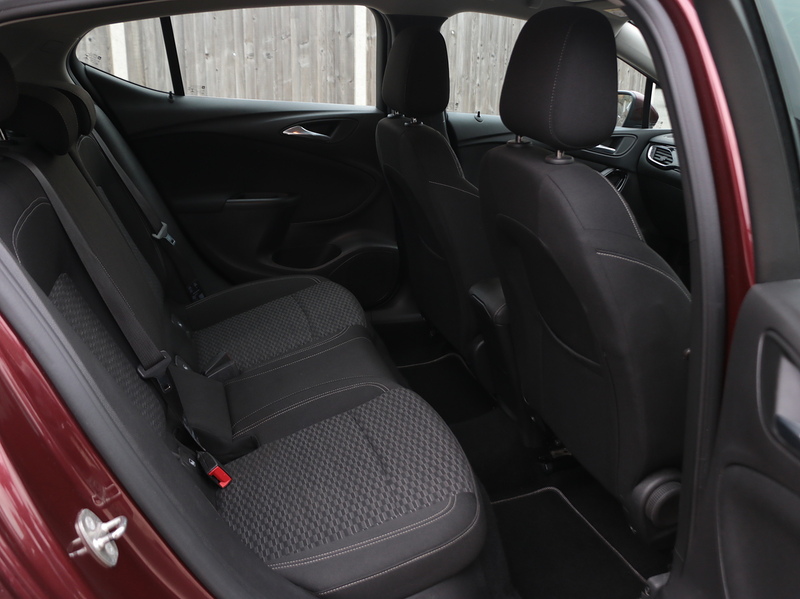 Vauxhall 1.4I TURBO SRI HATCHBACK 5DR PETROL AUTO SAT NAV BLUETOOTH DAB STEREO APPLE CARPLAY PARKING AIDS JUST 2 OWNERS ONLY 56000 MILES SH NO ULEZ CHARGE 72-74 Mitcham Road