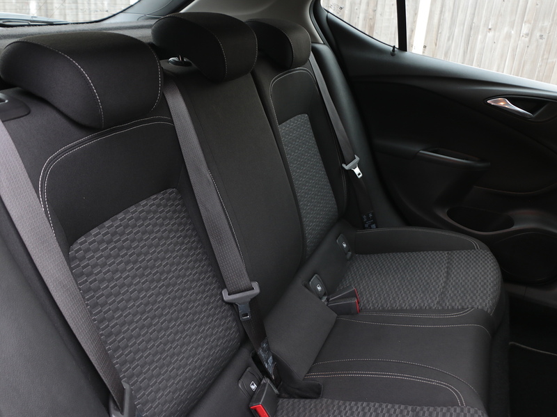 Vauxhall 1.4I TURBO SRI HATCHBACK 5DR PETROL AUTO SAT NAV BLUETOOTH DAB STEREO APPLE CARPLAY PARKING AIDS JUST 2 OWNERS ONLY 56000 MILES SH NO ULEZ CHARGE 72-74 Mitcham Road