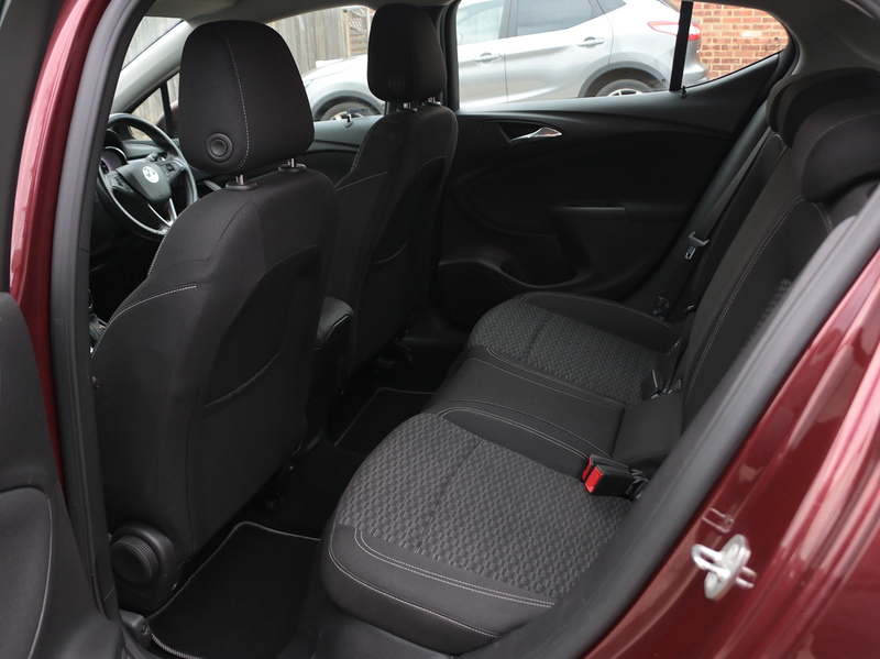 Vauxhall 1.4I TURBO SRI HATCHBACK 5DR PETROL AUTO SAT NAV BLUETOOTH DAB STEREO APPLE CARPLAY PARKING AIDS JUST 2 OWNERS ONLY 56000 MILES SH NO ULEZ CHARGE 72-74 Mitcham Road