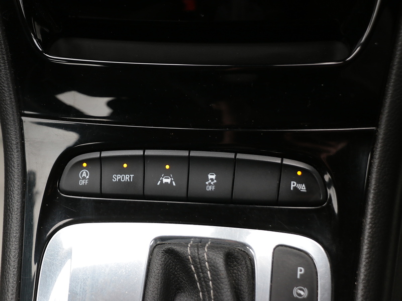 Vauxhall 1.4I TURBO SRI HATCHBACK 5DR PETROL AUTO SAT NAV BLUETOOTH DAB STEREO APPLE CARPLAY PARKING AIDS JUST 2 OWNERS ONLY 56000 MILES SH NO ULEZ CHARGE 72-74 Mitcham Road