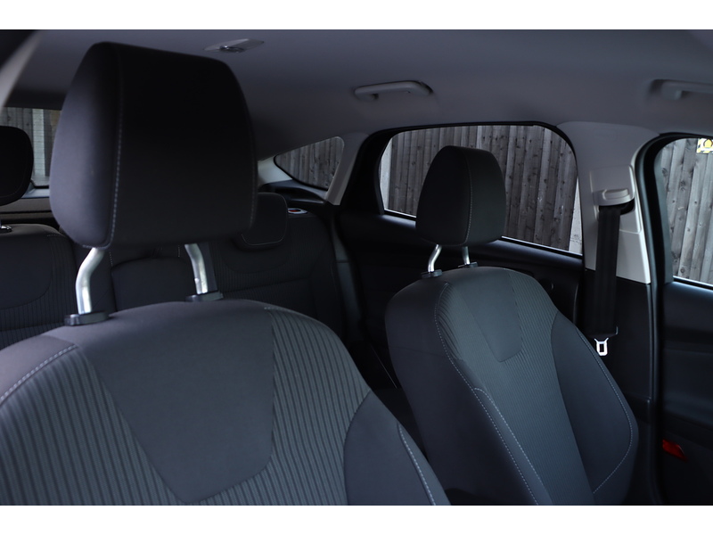 Ford 1.6 Titanium Navigator Hatchback 5dr Petrol Powershift Euro 5 (125 ps) 72-74 Mitcham Road