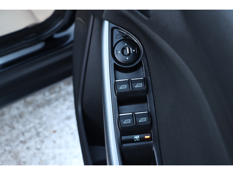 Ford 1.6 Titanium Navigator Hatchback 5dr Petrol Powershift Euro 5 (125 ps) 72-74 Mitcham Road