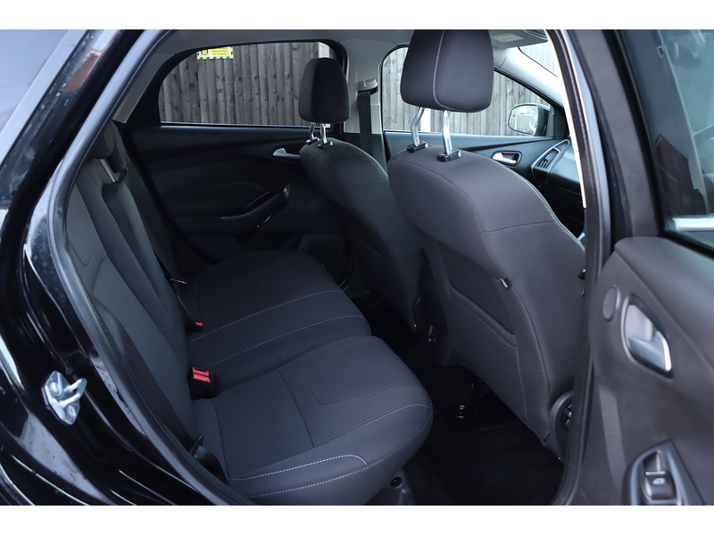 Ford 1.6 Titanium Navigator Hatchback 5dr Petrol Powershift Euro 5 (125 ps) 72-74 Mitcham Road