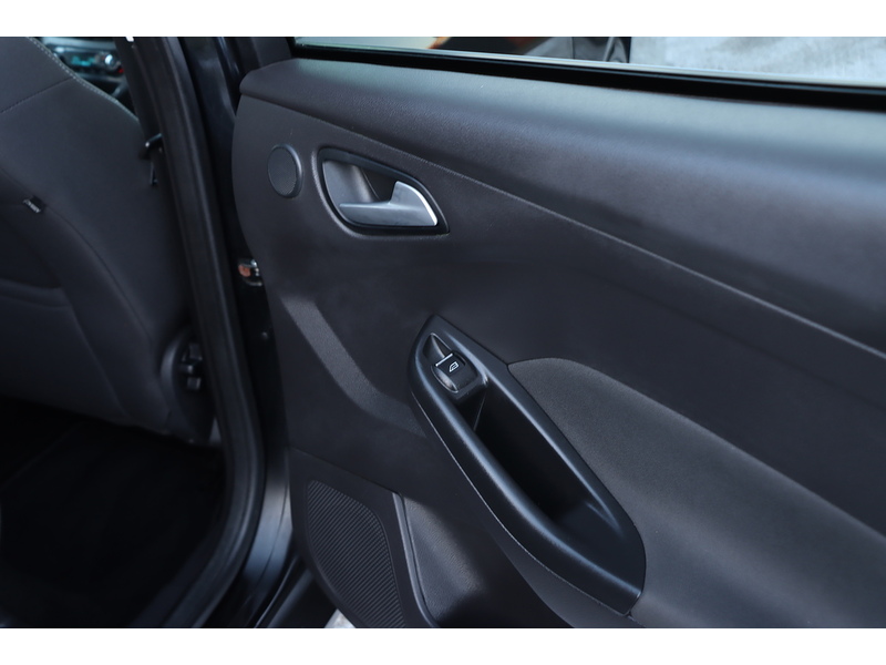 Ford 1.6 Titanium Navigator Hatchback 5dr Petrol Powershift Euro 5 (125 ps) 72-74 Mitcham Road