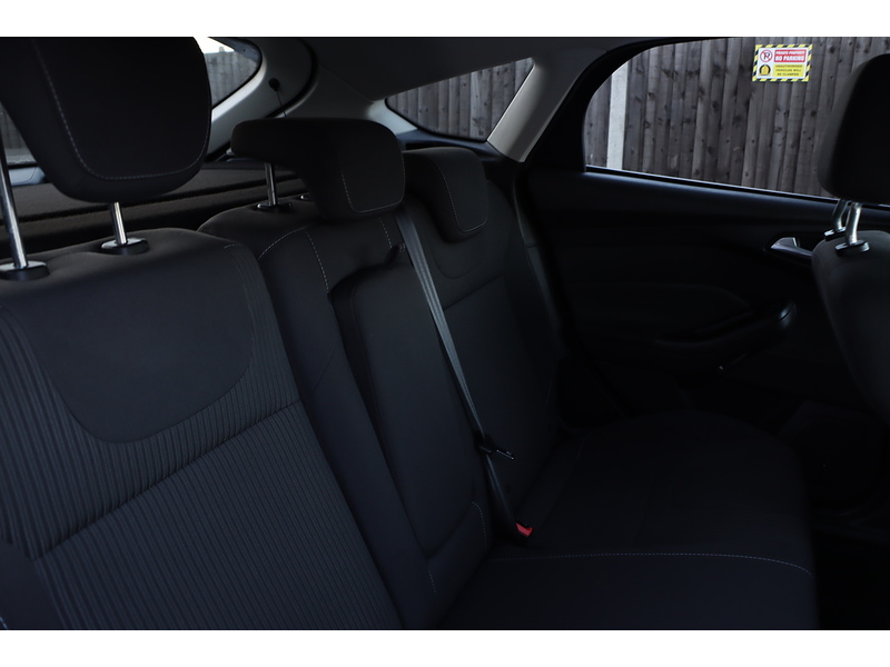 Ford 1.6 Titanium Navigator Hatchback 5dr Petrol Powershift Euro 5 (125 ps) 72-74 Mitcham Road