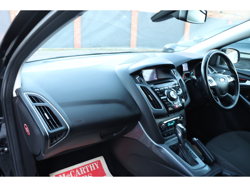 Ford 1.6 Titanium Navigator Hatchback 5dr Petrol Powershift Euro 5 (125 ps) 72-74 Mitcham Road