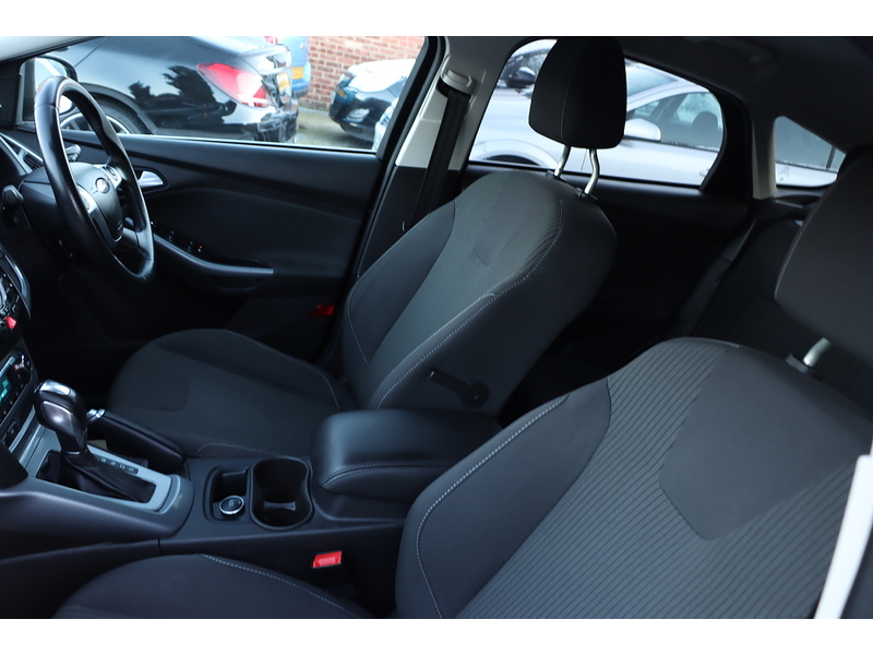 Ford 1.6 Titanium Navigator Hatchback 5dr Petrol Powershift Euro 5 (125 ps) 72-74 Mitcham Road