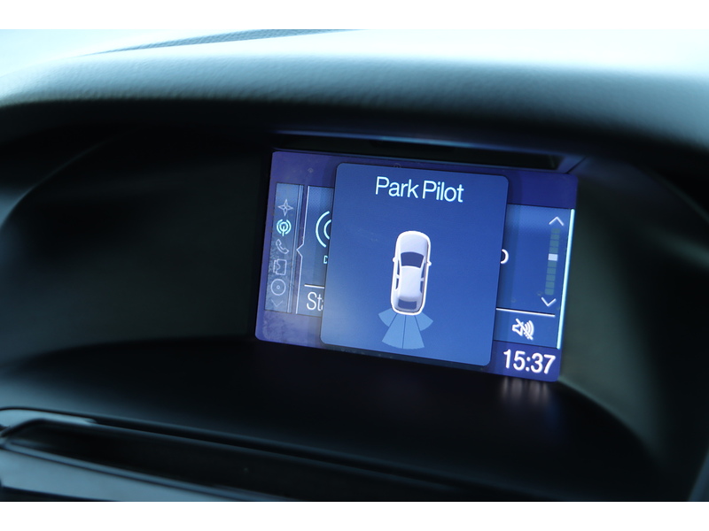 Ford 1.6 Titanium Navigator Hatchback 5dr Petrol Powershift Euro 5 (125 ps) 72-74 Mitcham Road