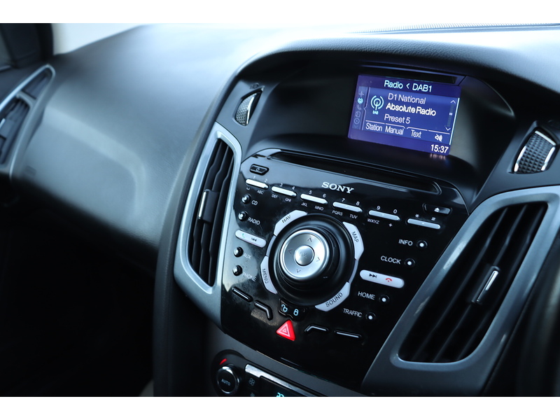 Ford 1.6 Titanium Navigator Hatchback 5dr Petrol Powershift Euro 5 (125 ps) 72-74 Mitcham Road