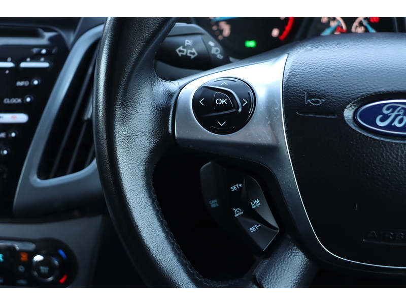 Ford 1.6 Titanium Navigator Hatchback 5dr Petrol Powershift Euro 5 (125 ps) 72-74 Mitcham Road