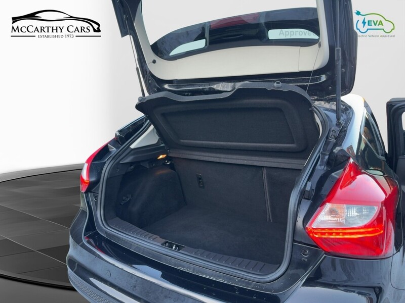 Ford 1.6 Titanium Navigator Hatchback 5dr Petrol Powershift Euro 5 (125 ps) 72-74 Mitcham Road