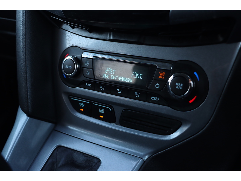 Ford 1.6 Titanium Navigator Hatchback 5dr Petrol Powershift Euro 5 (125 ps) 72-74 Mitcham Road