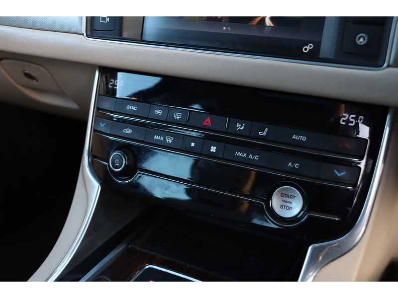 Jaguar 2.0 GTDi Prestige Saloon 4dr Petrol Auto Euro 6 (s/s) (200 ps) 72-74 Mitcham Road