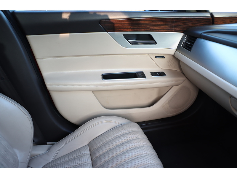 Jaguar 2.0 GTDi Prestige Saloon 4dr Petrol Auto Euro 6 (s/s) (200 ps) 72-74 Mitcham Road