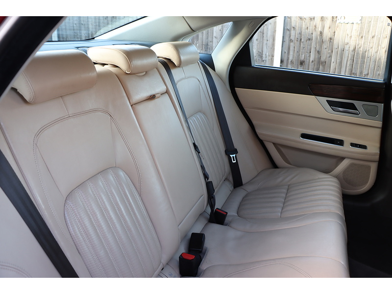 Jaguar d Portfolio 2.0 4dr Saloon Automatic Diesel 72-74 Mitcham Road