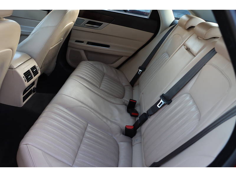 Jaguar d Portfolio 2.0 4dr Saloon Automatic Diesel 72-74 Mitcham Road