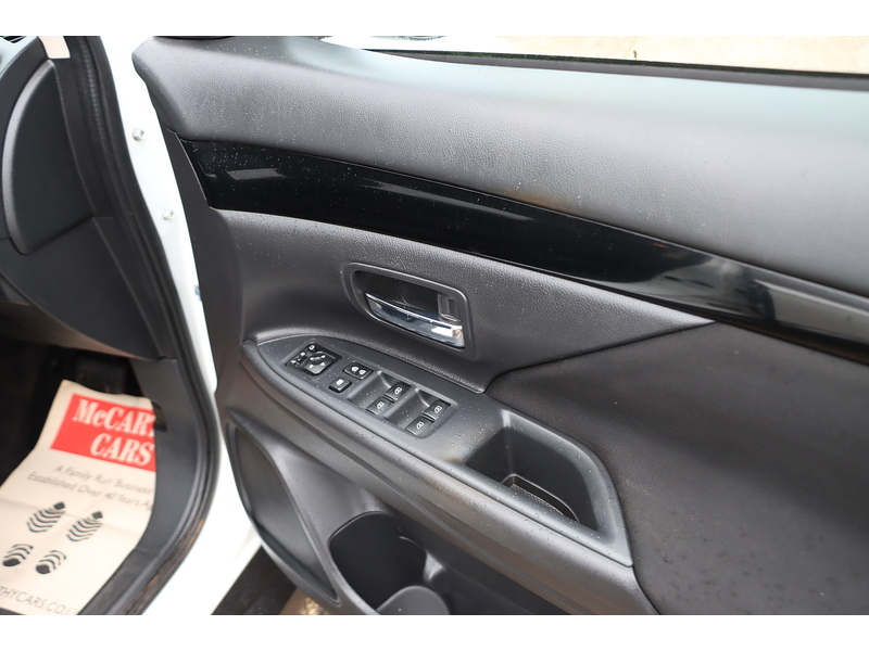 Mitsubishi 2.0 MIVEC DESIGN SUV 5DR PETROL CVT 4WD AUTO 7 SEATER HEATED SEATS SAT NAV BLUETOOTH DAB STEREO APPLE CARPLAY REAR CAMERA JUST 1 OWNER 20000 MILES FSH 72-74 Mitcham Road