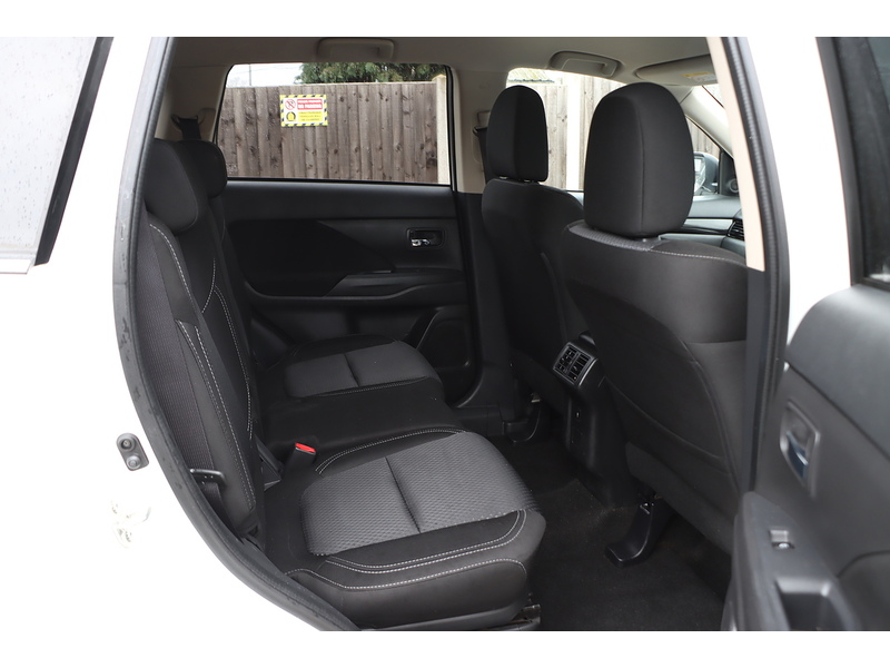 Mitsubishi 2.0 MIVEC DESIGN SUV 5DR PETROL CVT 4WD AUTO 7 SEATER HEATED SEATS SAT NAV BLUETOOTH DAB STEREO APPLE CARPLAY REAR CAMERA JUST 1 OWNER 20000 MILES FSH 72-74 Mitcham Road