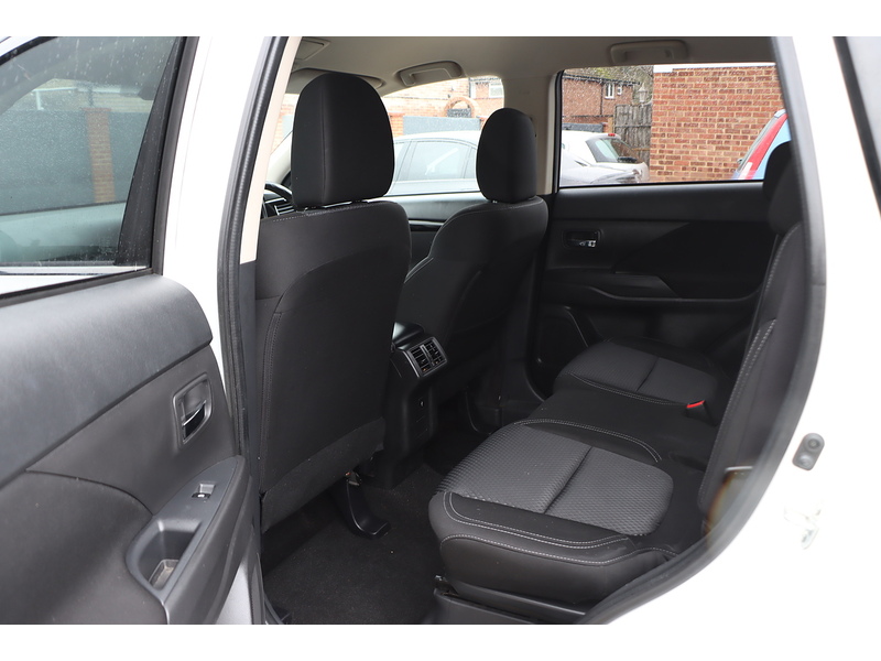 Mitsubishi 2.0 MIVEC DESIGN SUV 5DR PETROL CVT 4WD AUTO 7 SEATER HEATED SEATS SAT NAV BLUETOOTH DAB STEREO APPLE CARPLAY REAR CAMERA JUST 1 OWNER 20000 MILES FSH 72-74 Mitcham Road