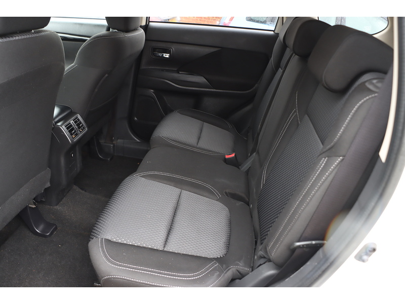 Mitsubishi 2.0 MIVEC DESIGN SUV 5DR PETROL CVT 4WD AUTO 7 SEATER HEATED SEATS SAT NAV BLUETOOTH DAB STEREO APPLE CARPLAY REAR CAMERA JUST 1 OWNER 20000 MILES FSH 72-74 Mitcham Road