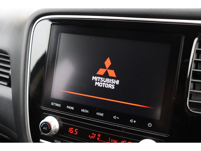 Mitsubishi 2.0 MIVEC DESIGN SUV 5DR PETROL CVT 4WD AUTO 7 SEATER HEATED SEATS SAT NAV BLUETOOTH DAB STEREO APPLE CARPLAY REAR CAMERA JUST 1 OWNER 20000 MILES FSH 72-74 Mitcham Road