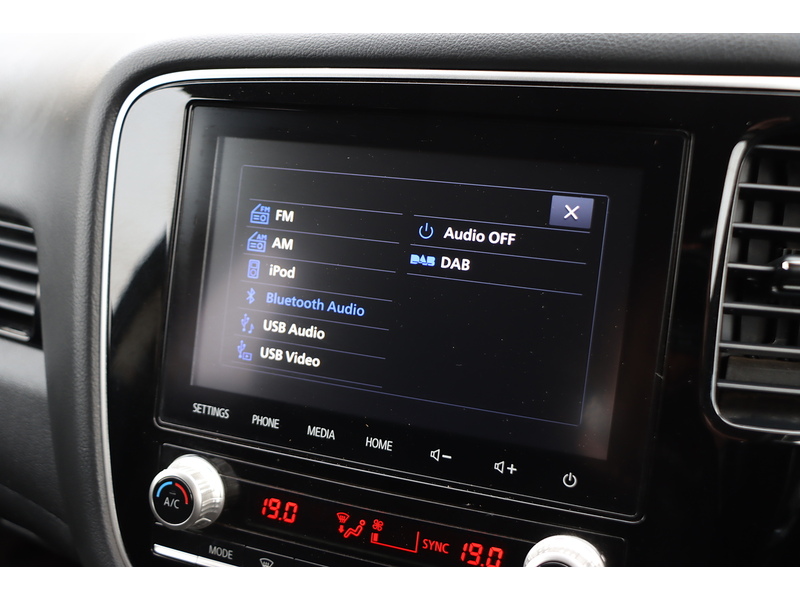 Mitsubishi 2.0 MIVEC DESIGN SUV 5DR PETROL CVT 4WD AUTO 7 SEATER HEATED SEATS SAT NAV BLUETOOTH DAB STEREO APPLE CARPLAY REAR CAMERA JUST 1 OWNER 20000 MILES FSH 72-74 Mitcham Road