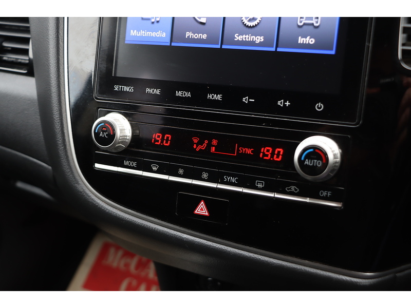 Mitsubishi 2.0 MIVEC DESIGN SUV 5DR PETROL CVT 4WD AUTO 7 SEATER HEATED SEATS SAT NAV BLUETOOTH DAB STEREO APPLE CARPLAY REAR CAMERA JUST 1 OWNER 20000 MILES FSH 72-74 Mitcham Road