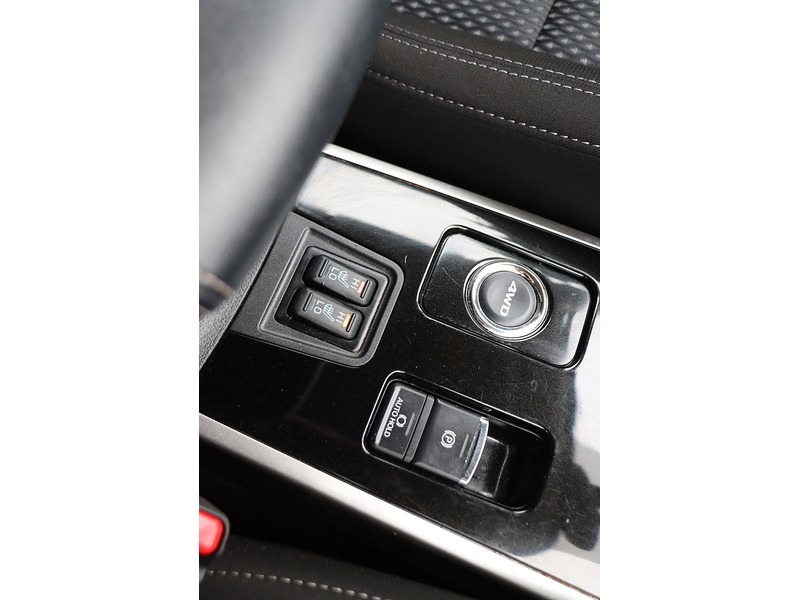 Mitsubishi 2.0 MIVEC DESIGN SUV 5DR PETROL CVT 4WD AUTO 7 SEATER HEATED SEATS SAT NAV BLUETOOTH DAB STEREO APPLE CARPLAY REAR CAMERA JUST 1 OWNER 20000 MILES FSH 72-74 Mitcham Road